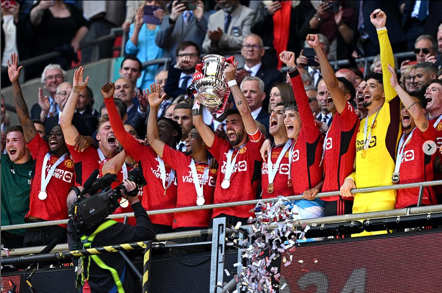 
Alejandro Garnacho celebrates as FA Cup triumphants with his Manchester United teammates