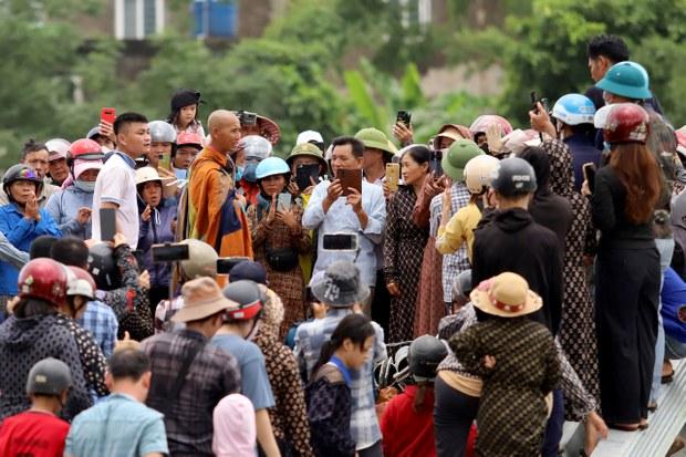 Tìm cách hạ bệ Thích Minh Tuệ - Ai có cái thang, cho Giáo hội xin!