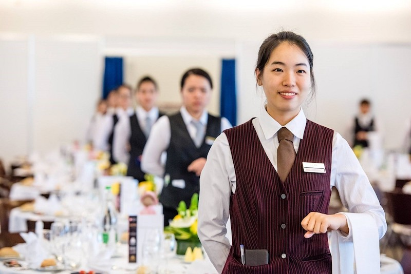 Lao động phổ thông: nhân viên nhà hàng