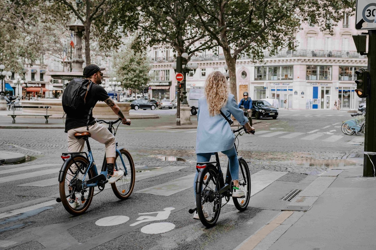 A man and a woman on electric bikes during a guided tour of Paris