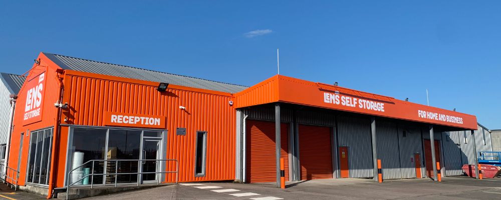 Exterior shot of a Len’s Self Storage facility in Scotland