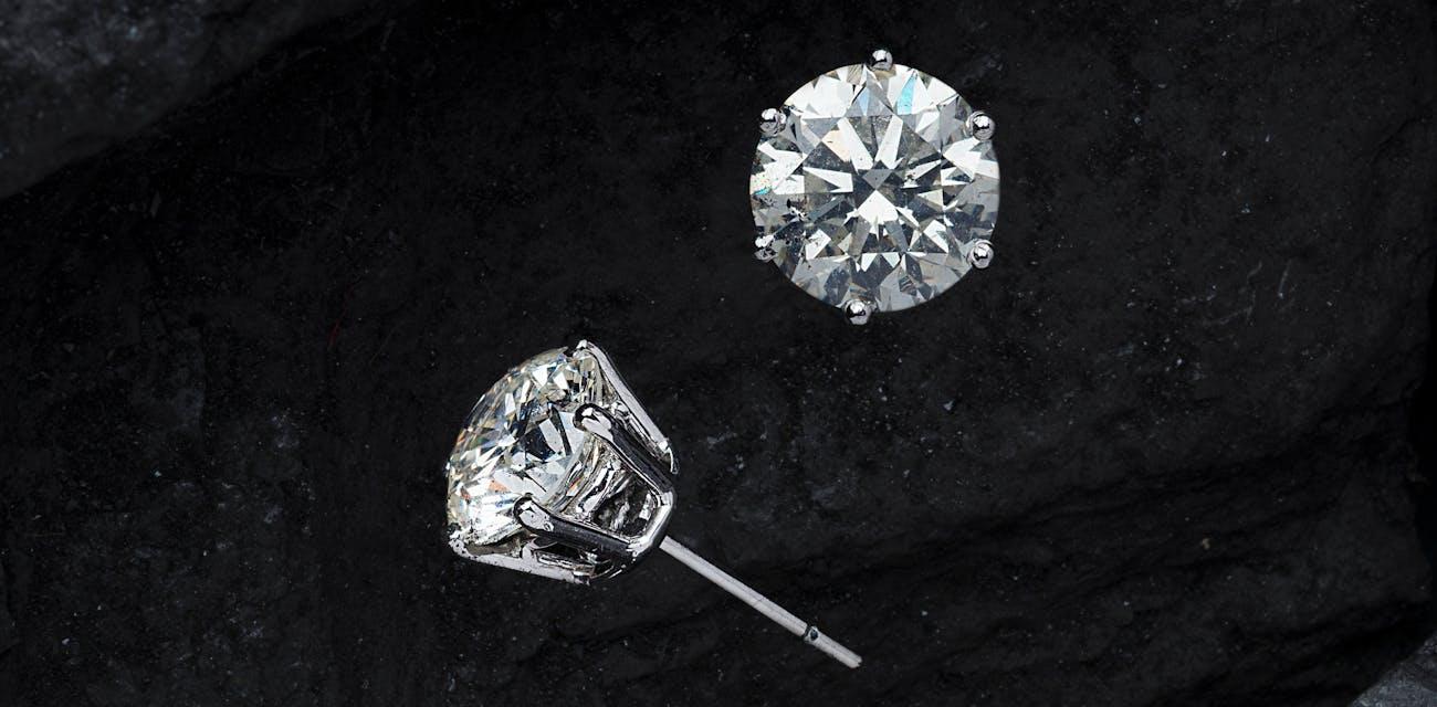 Sparkle and Shine: Dazzling Diamond Earrings for a Glamorous Look