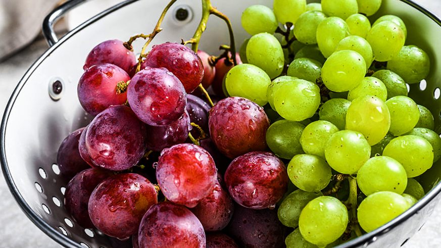 green and purple grapes 