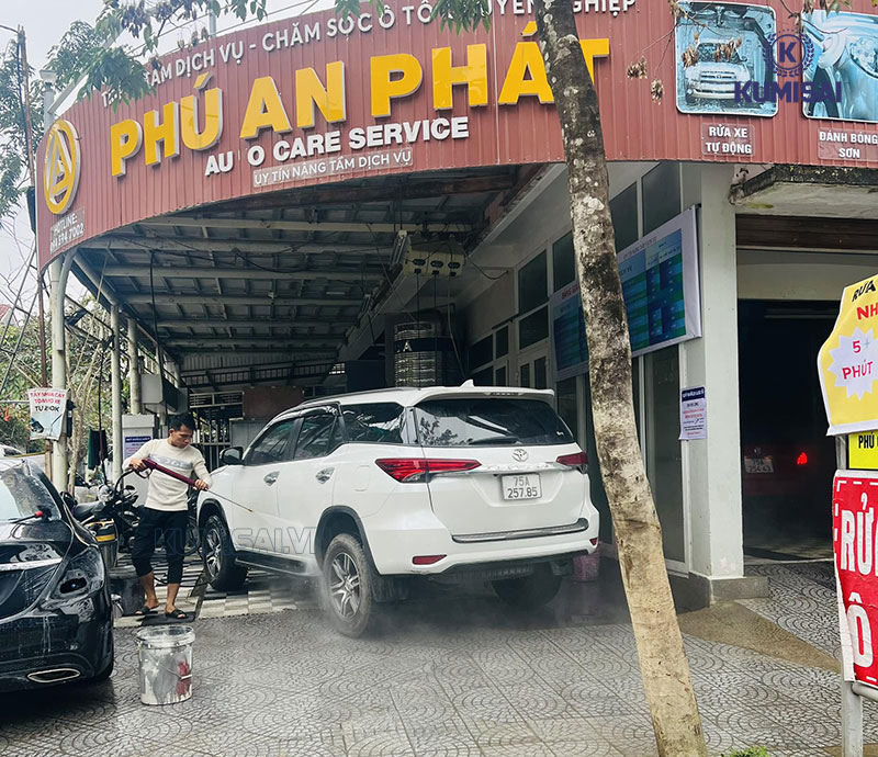 Rửa xe bọt tuyết ở Huế Phú An Phát