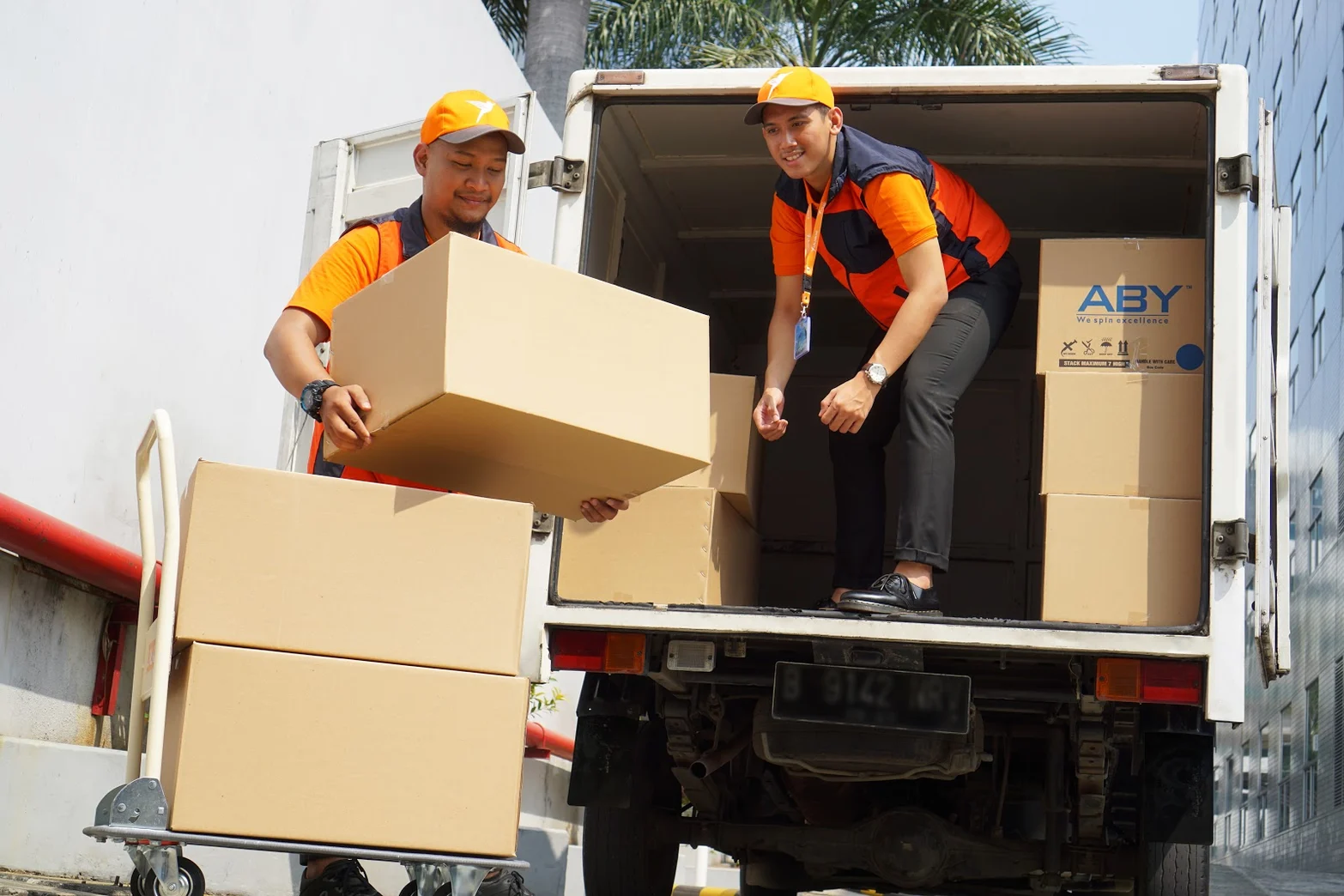 Dịch vụ bốc xếp mang lại nhiều lợi ích về an toàn và năng suất lao động