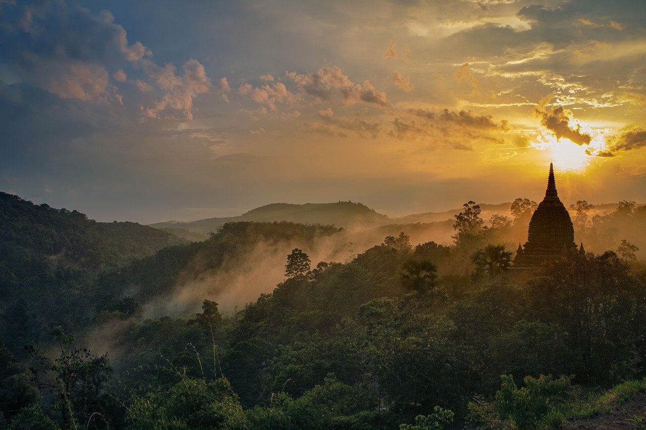 Capture breathtaking landscapes, vibrant cultures, and hidden gems along the way. Ready to hit the road and fuel your wanderlust? 🚗📸✨ #TravelIndia #RoadTrips #InstagramWorthy #Wanderlust #IncredibleIndia #cloud82 #anshulbohre