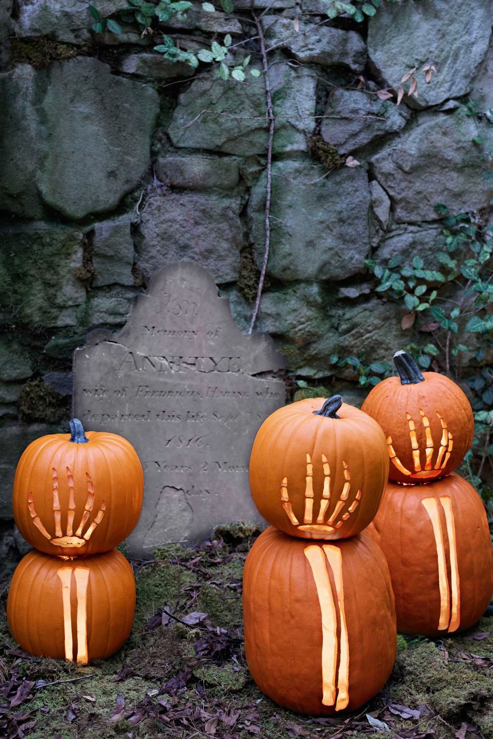 pumpkin carving ideas zombie skeleton pumpkins outside