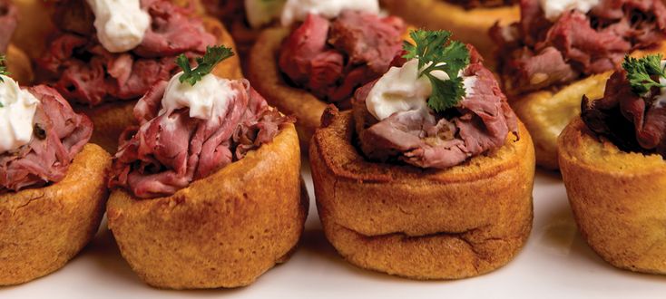 christmas dinner party ideas include mini yourkshire puddings with roast beef 