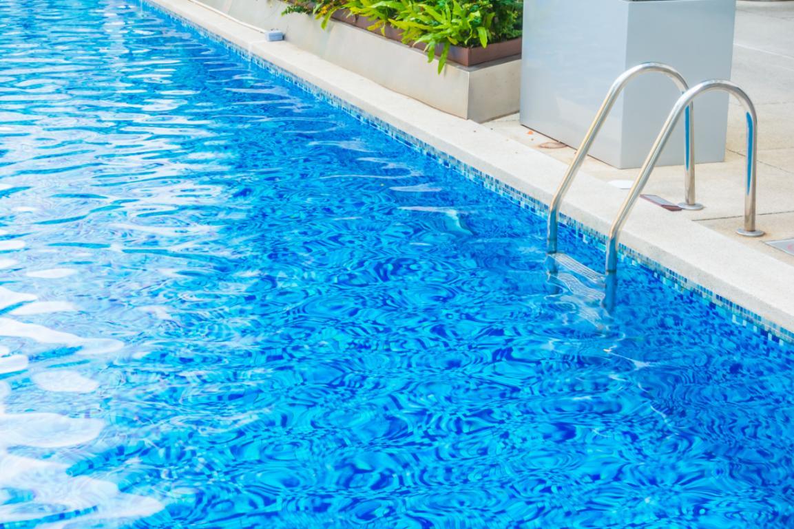 beautiful-luxury-hotel-swimming-pool-resort
