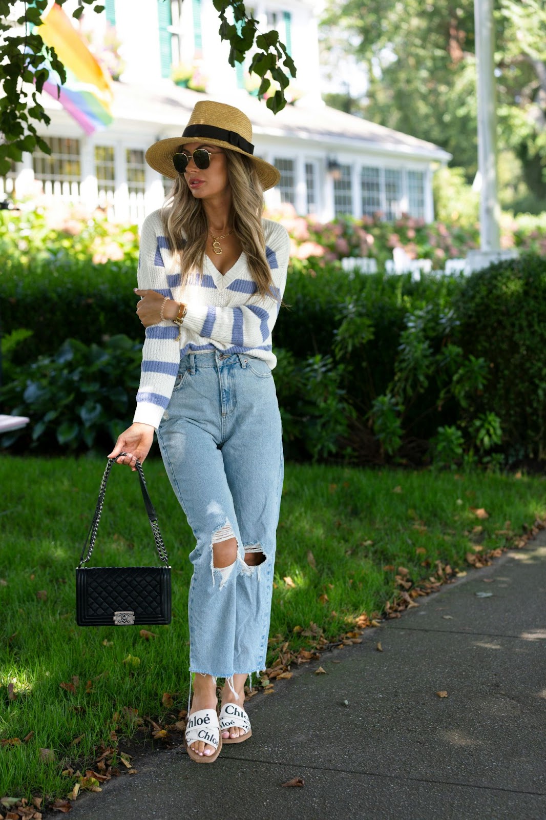 Snapchat Outfit Ideas Girl wearing hat and glasses