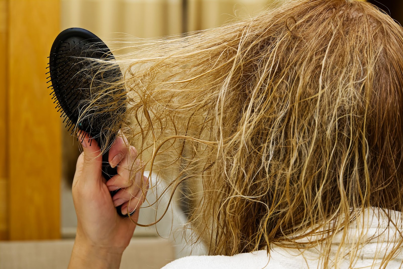 Quais são as características do cabelo com corte químico?