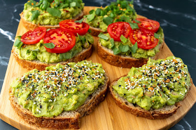 Avocado is one of the main fruits used in many dishes around the world, especially in Latin and Mexican cuisine. Avocados are best known as a main ingredient in guacamole, a popular sauce made from mashed avocado with tomatoes, onions, lime juice and spices. Additionally, avocados can be used to make healthy salads, sandwiches, cold soups, and other delicious recipes.