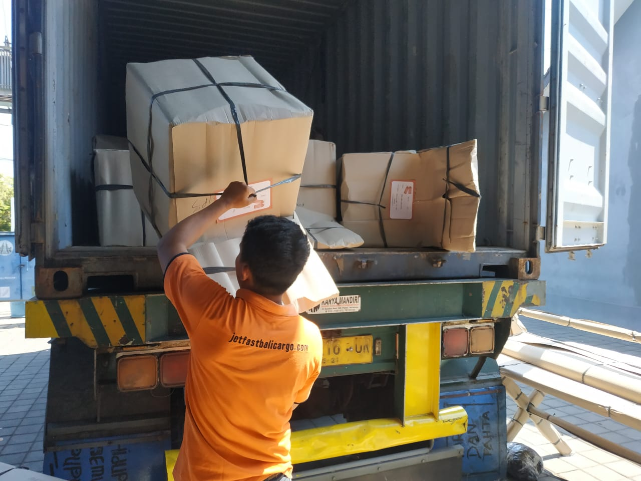 Topaz cung cấp các dịch vụ vận chuyển hàng hóa đa dạng đáp ứng nhu cầu vận chuyển tại nhiều địa điểm và trong nhiều lĩnh vực khác nhau