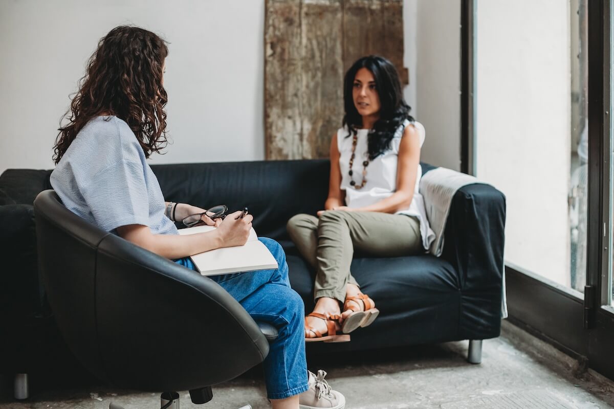 Mental health workforce shortage: employee talking to her therapist