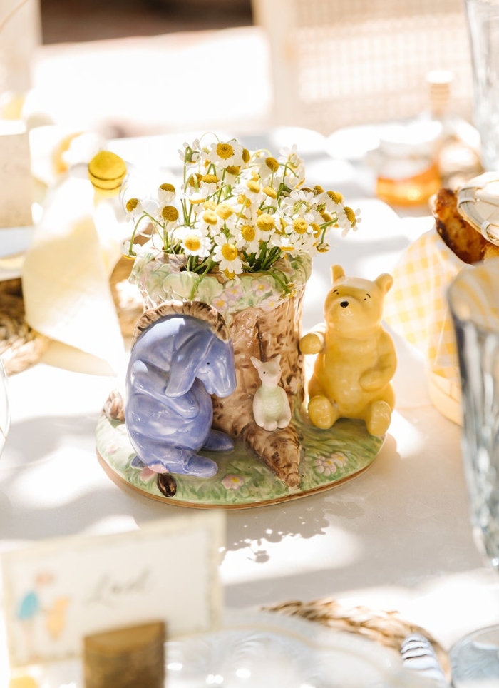 winnie the pooh centerpiece with daisies