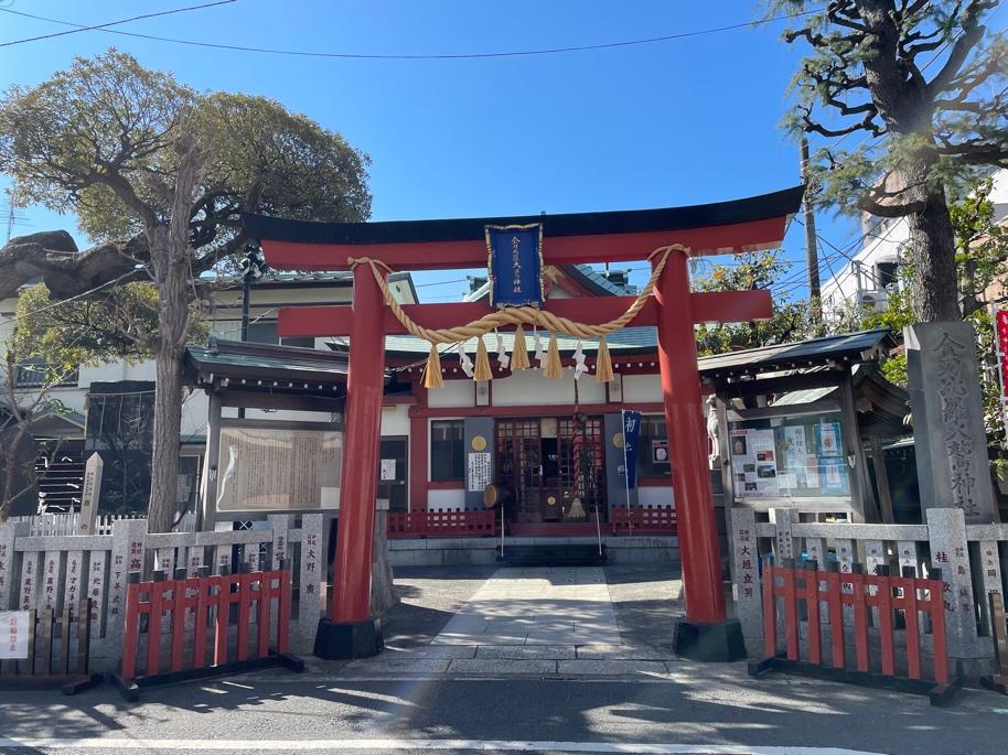 屋外, 建物, 道路, ストリート が含まれている画像

自動的に生成された説明