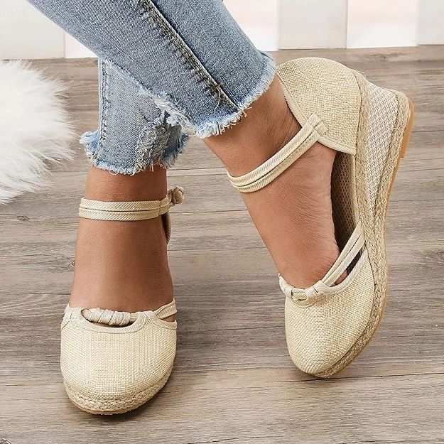 FlyAwayWeddings.ca Beach Destination Wedding Closed toe sandals Source