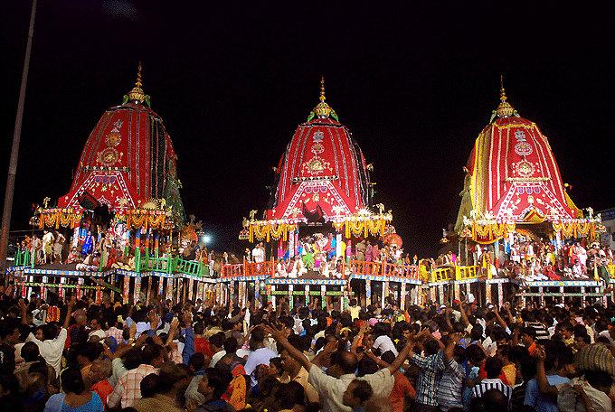 File:Jagannath 3 - Ratha Yatra - All chariots.jpg - Wikimedia Commons