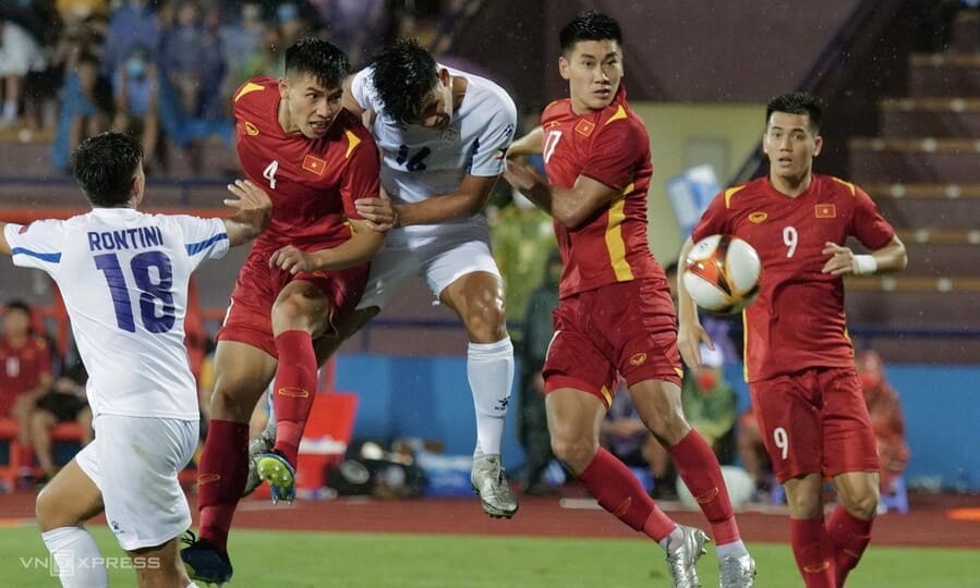 Tuyến giữa của Việt Nam đang thi đấu thiếu ổn định trong trận gặp Philippines 