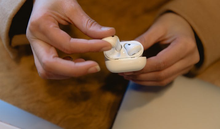 How To Reset Airpods Without Case 3