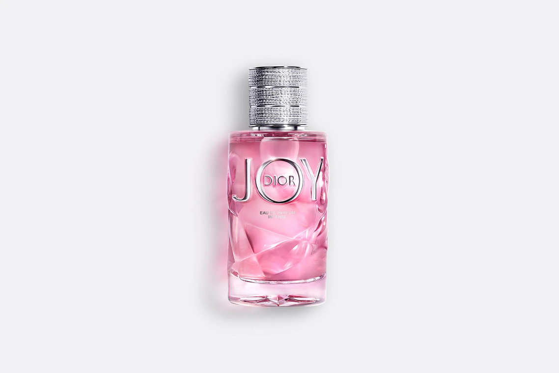 A bottle of perfume

Description automatically generated