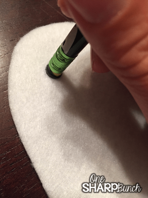 Step-by-step DIY felt board and felt ghosts storyboard!