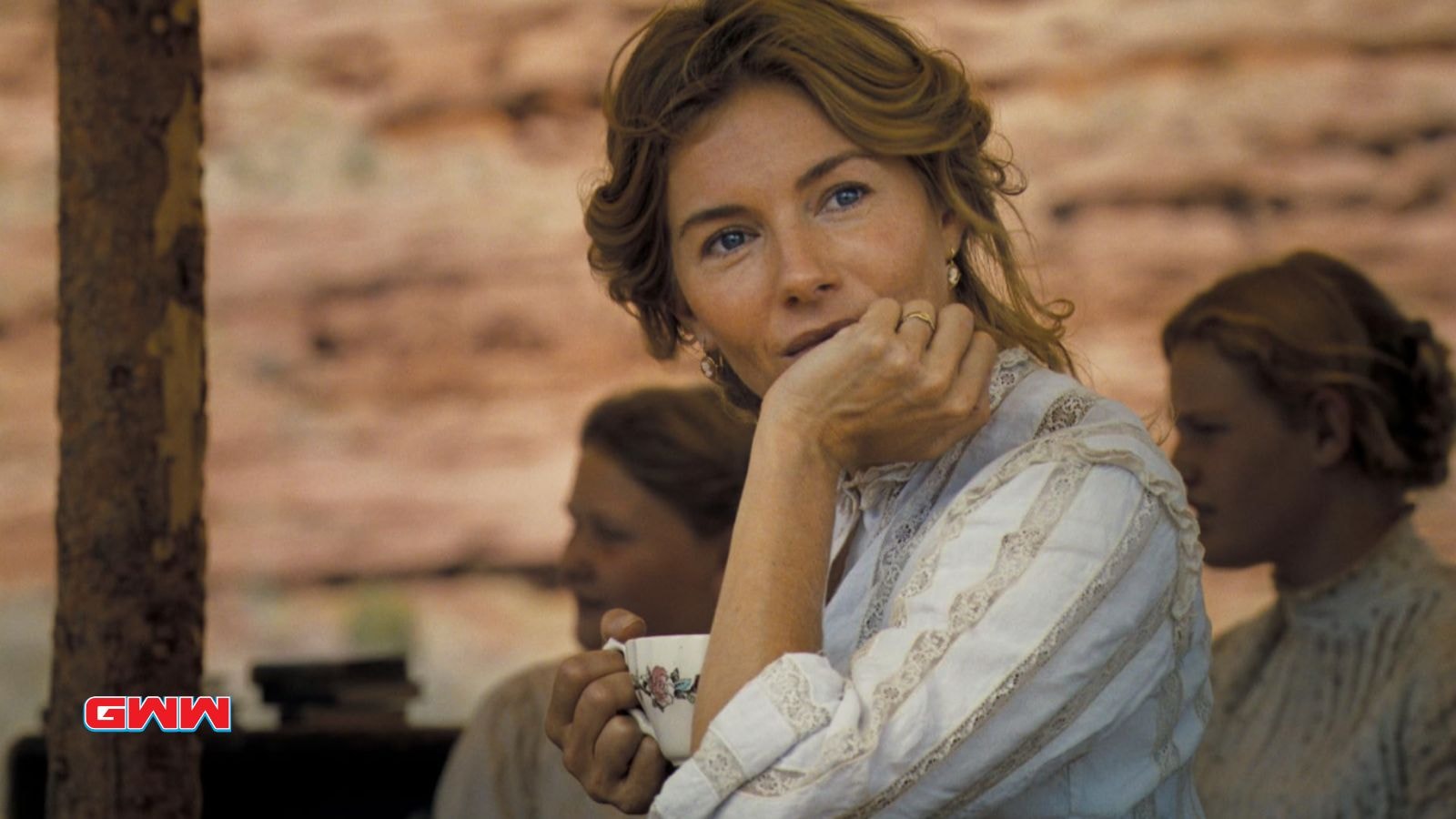 Sienna Miller as Frances Kittredge, Cast of Horizon: An American Saga