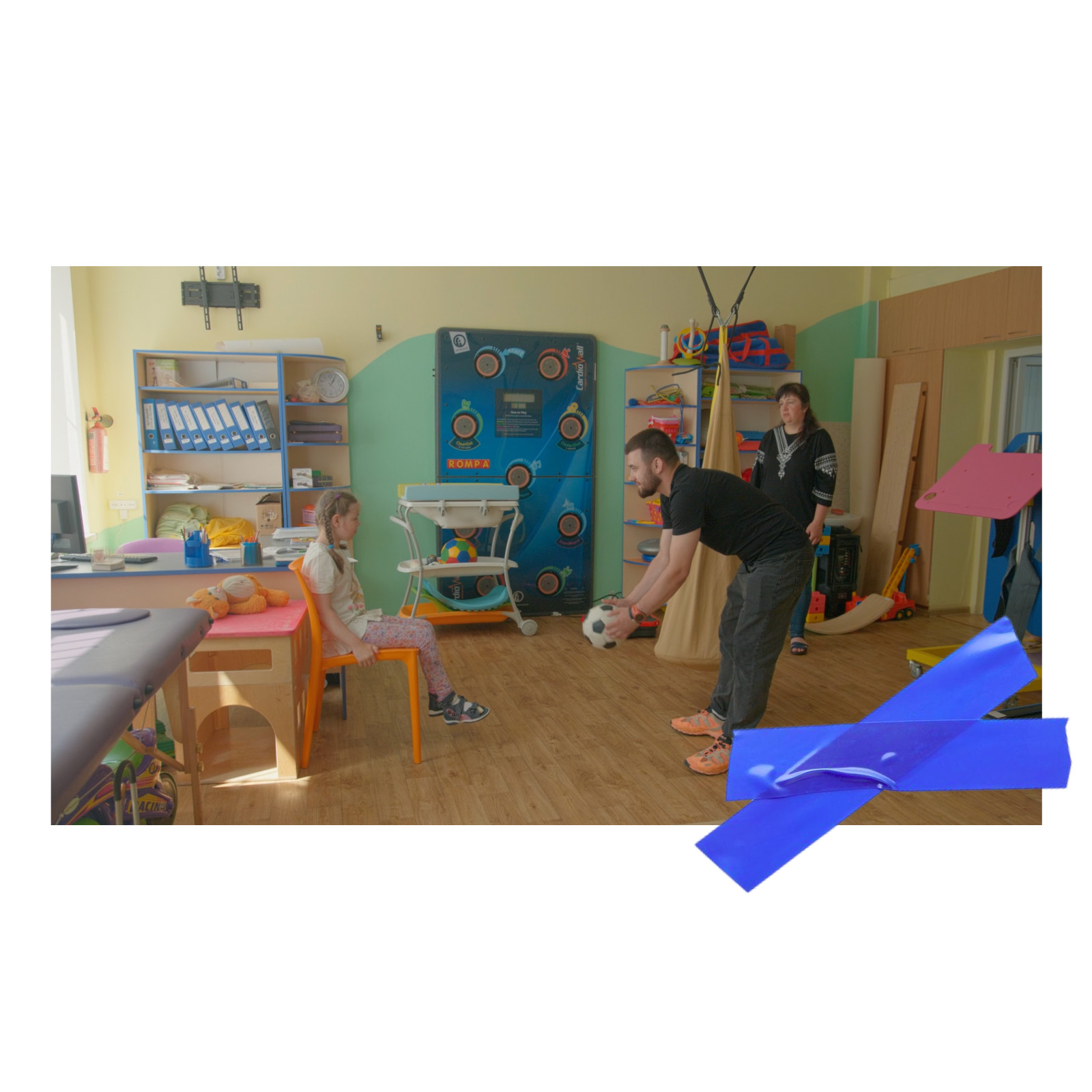 Реабілітація дітей з інвалідністю за допомогою м'яча в кімнаті інклюзивно-ресурсного центру
