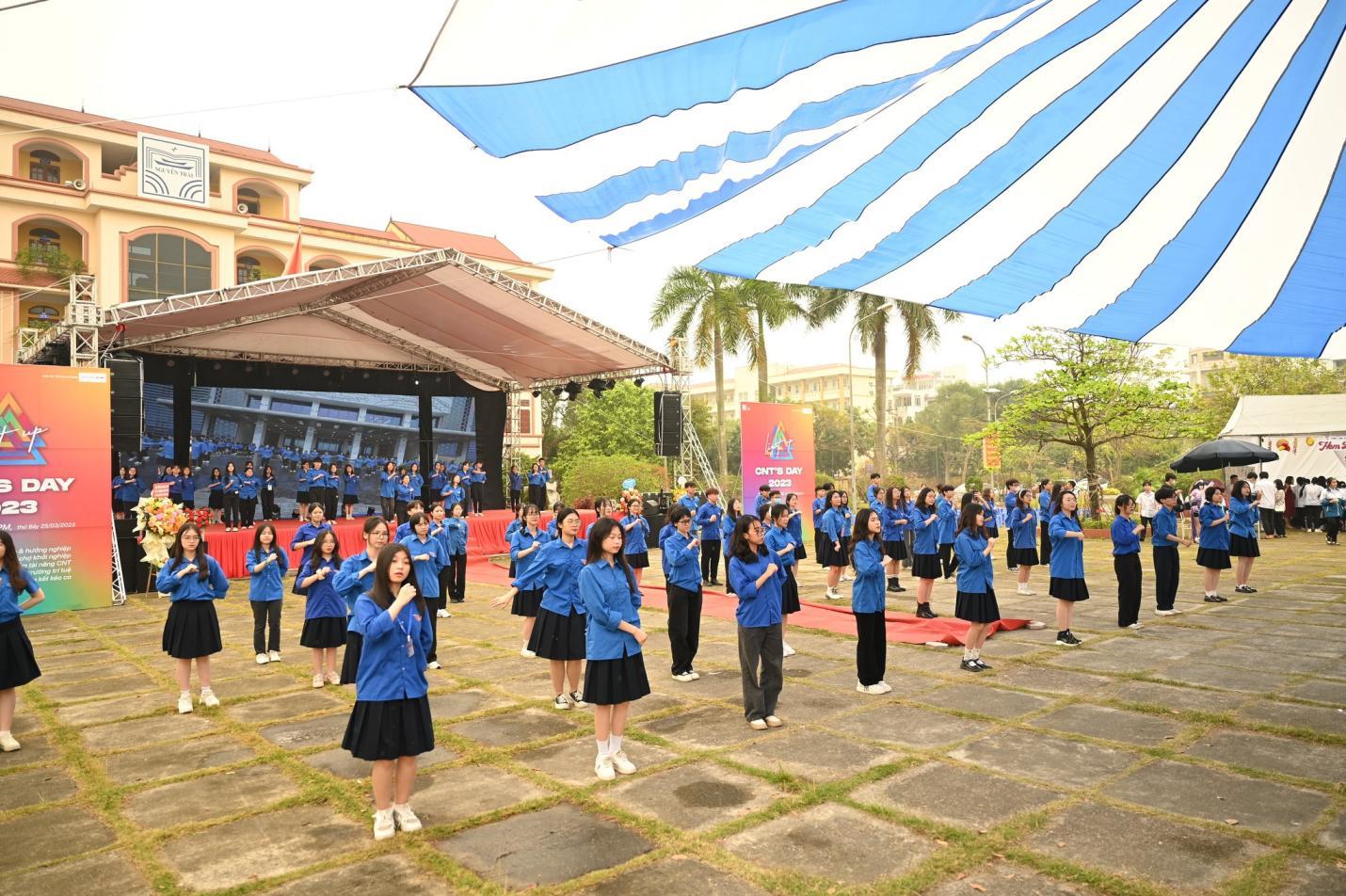 Khai mạc CNT Day 26-3 năm học 2022- 2023. Nguồn Đoàn trường THPT chuyên Nguyễn Trãi