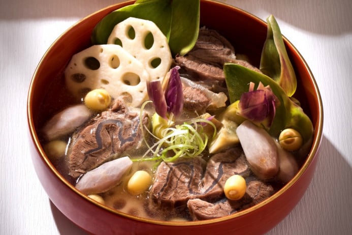 gân bò hầm thuốc bắc