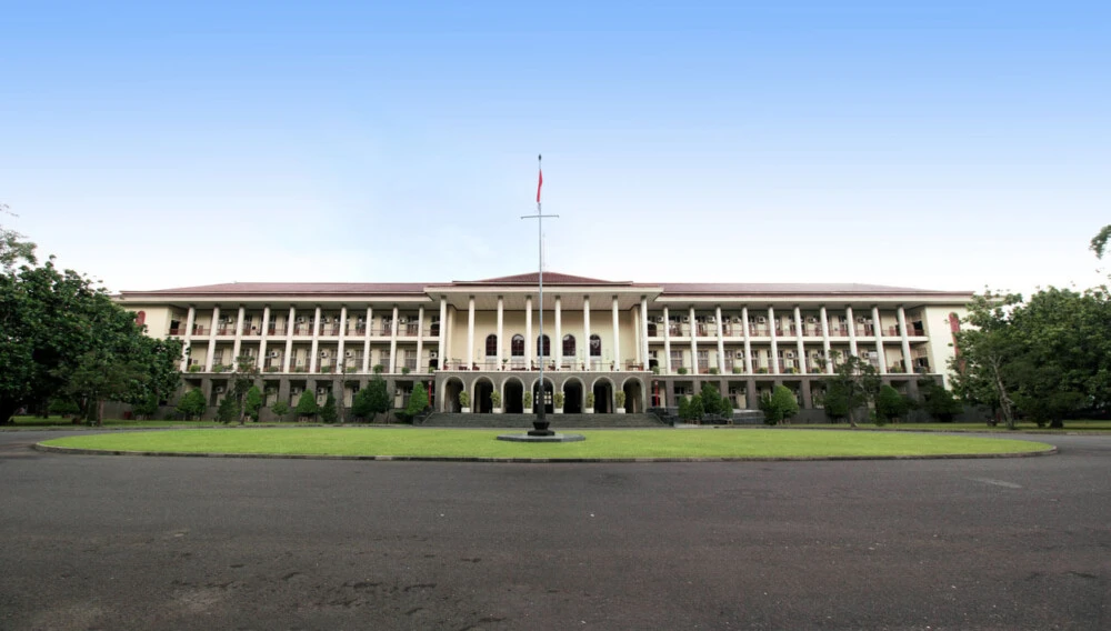 universitas tertua di indonesia Universitas Gadjah Mada 