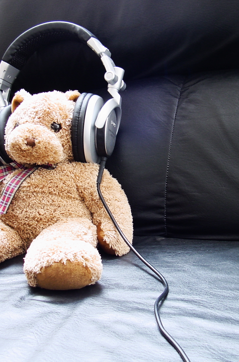 Music Lover DP of teddy bear with headphones