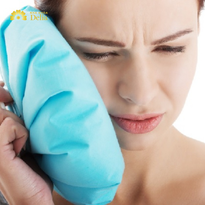 Chườm lạnh là phương pháp hiệu quả để giảm đau, tiêu sưng khi bị đau răng sau khi lấy tủy.