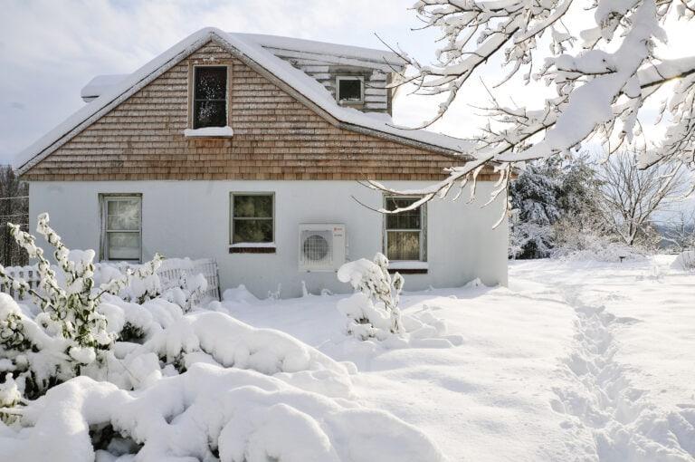 A house covered in snow

Description automatically generated