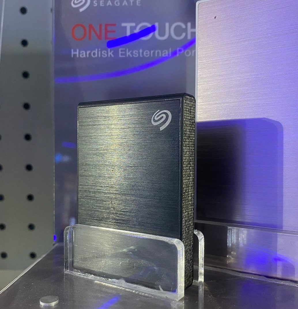 Review Seagate One Touch 1 TB: SSD Eksternal 1 TB yang Kencang, Aman, dan Ringkas - Warna Hitam
