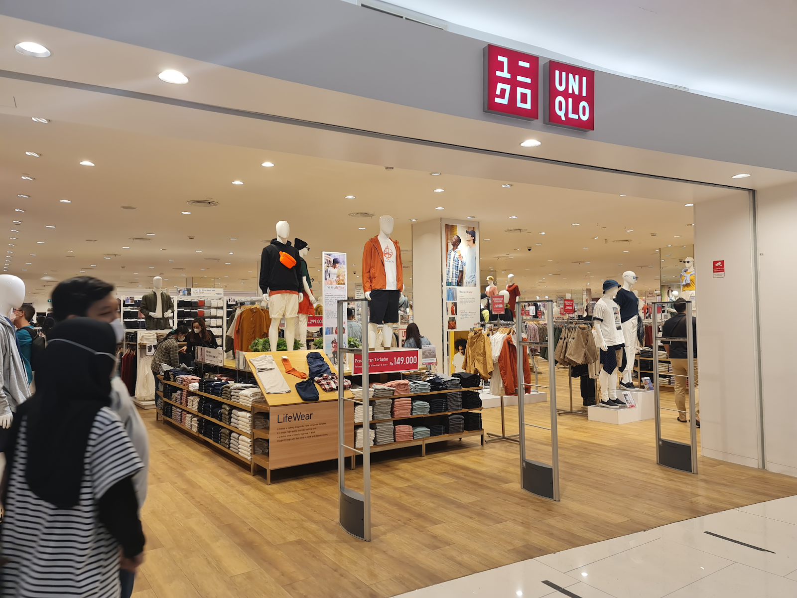 Uniqlo near me