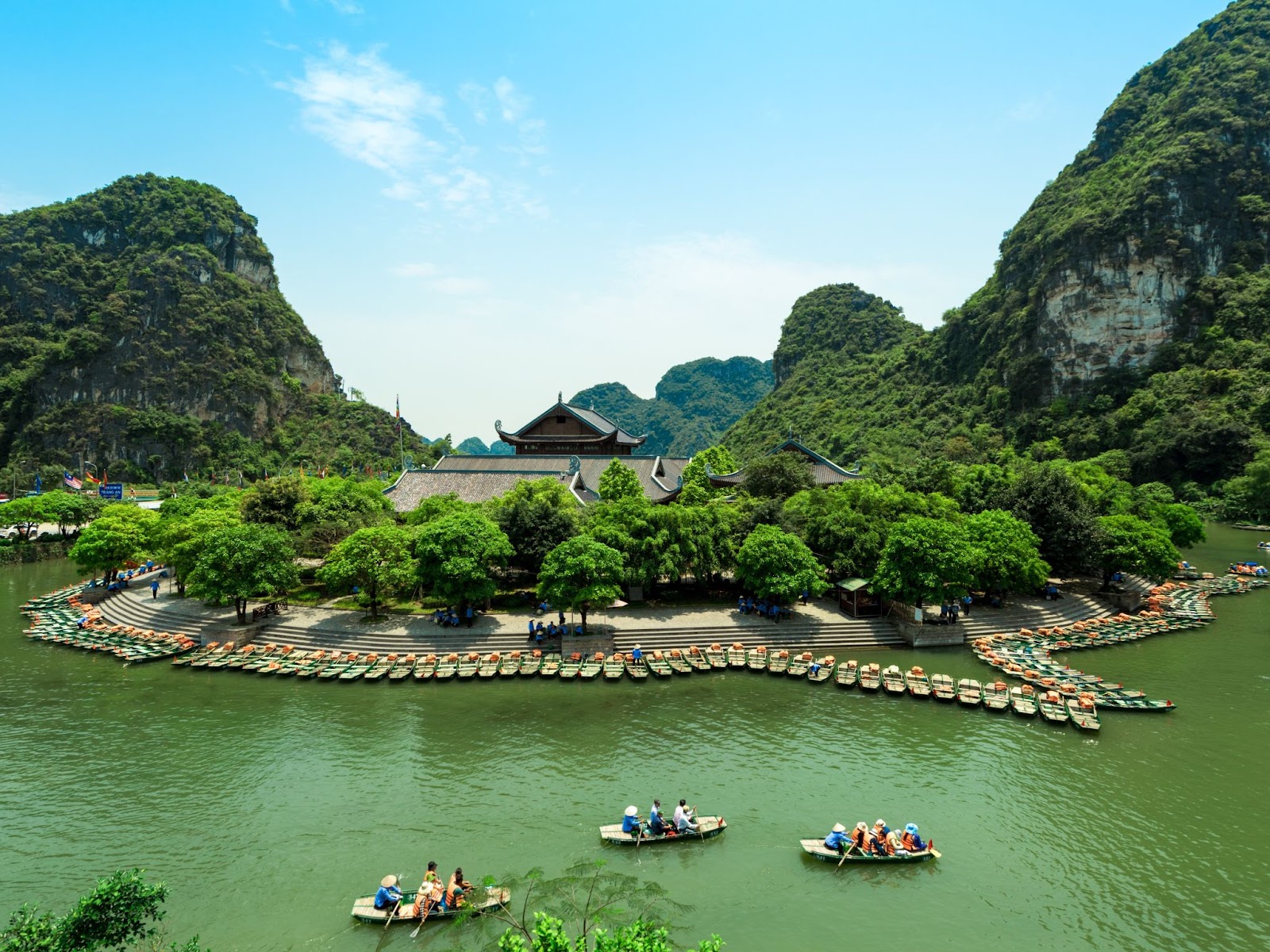 9 địa điểm du lịch nổi tiếng tại Ninh Bình nhất định phải ghé thăm