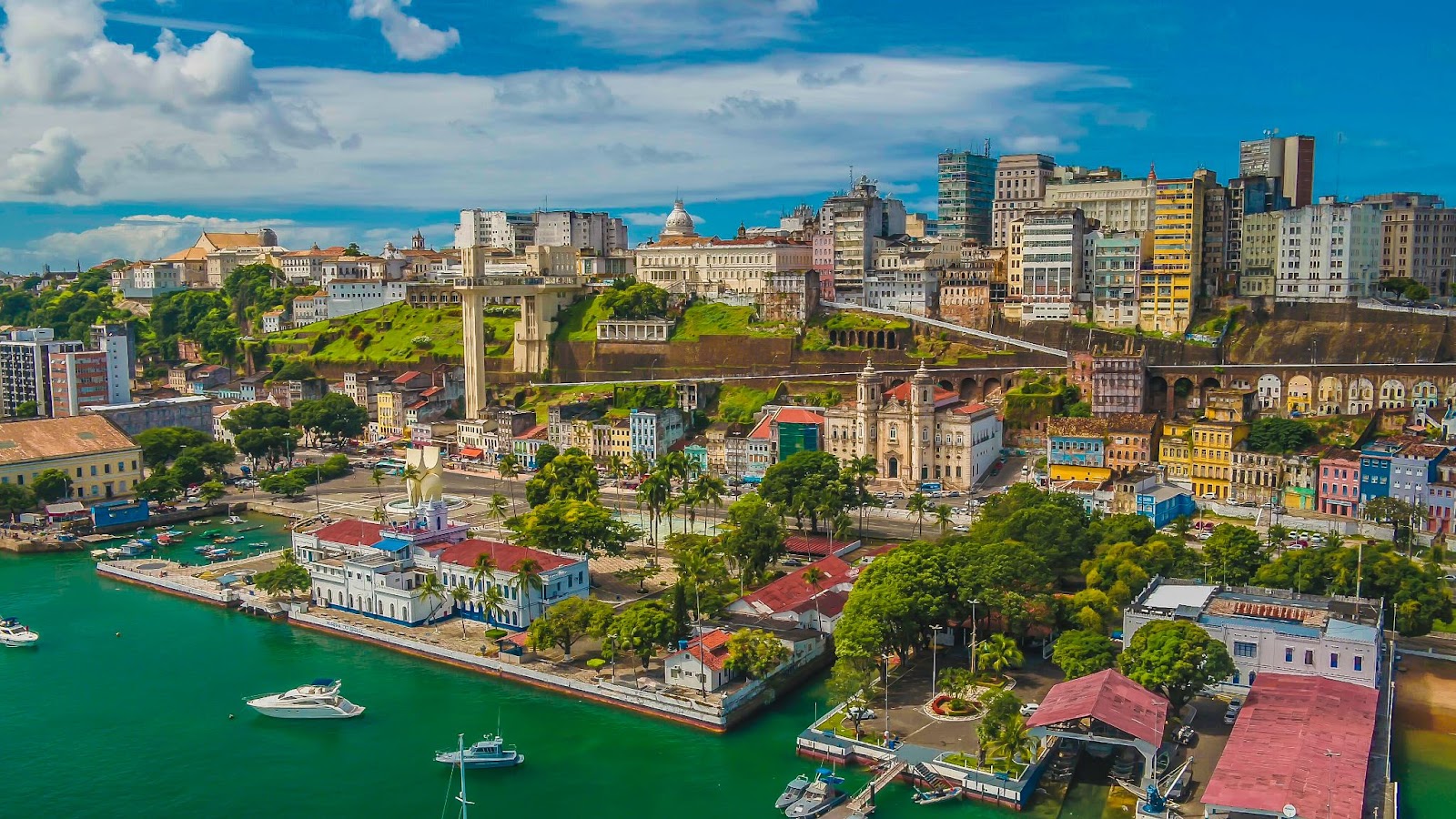 Vista aérea do Elevador Lacerda em Salvador (BA).