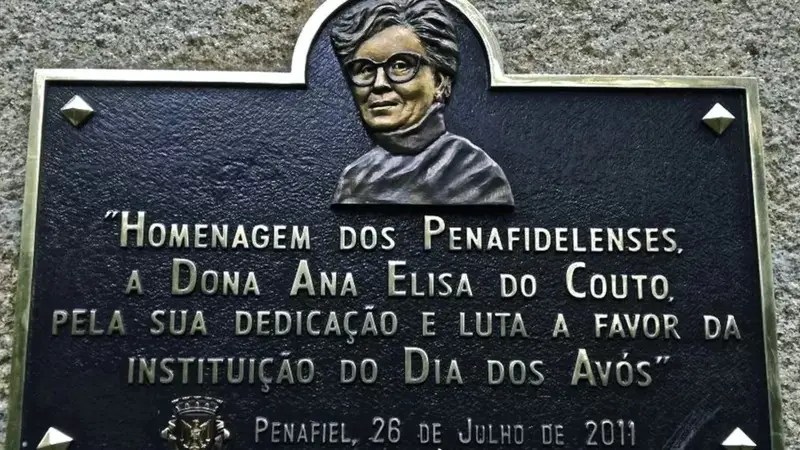 Placa em homenagem a Dona Ana Elisa do Couto