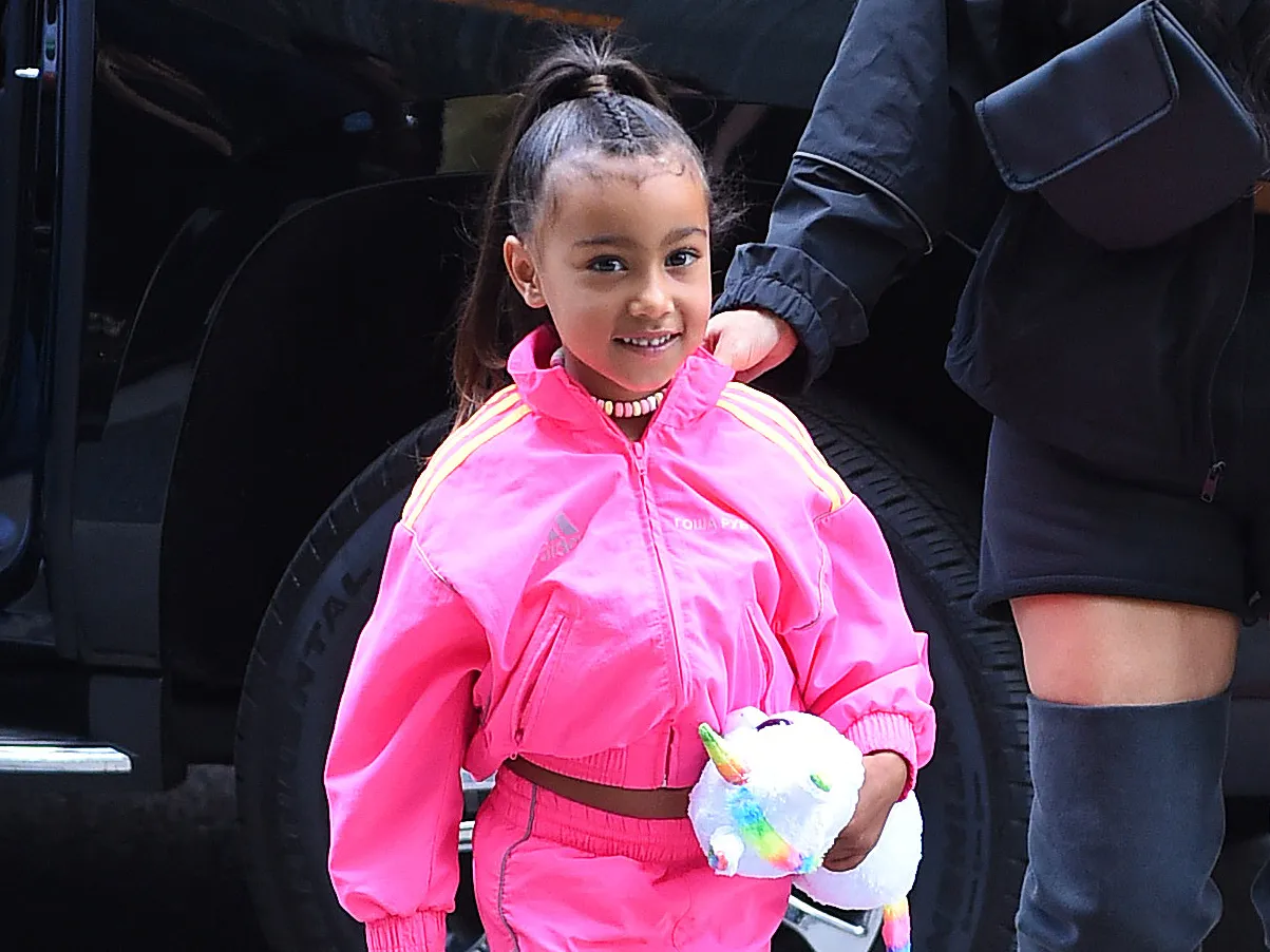 AD 4nXdpITLZNAi3f8nUlHxhg0JoM How old is North West ? | A American musician and Fashion Designer.