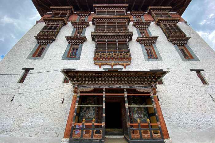 Bhutanese Dzongs - A Blend of History and Architecture - image 2