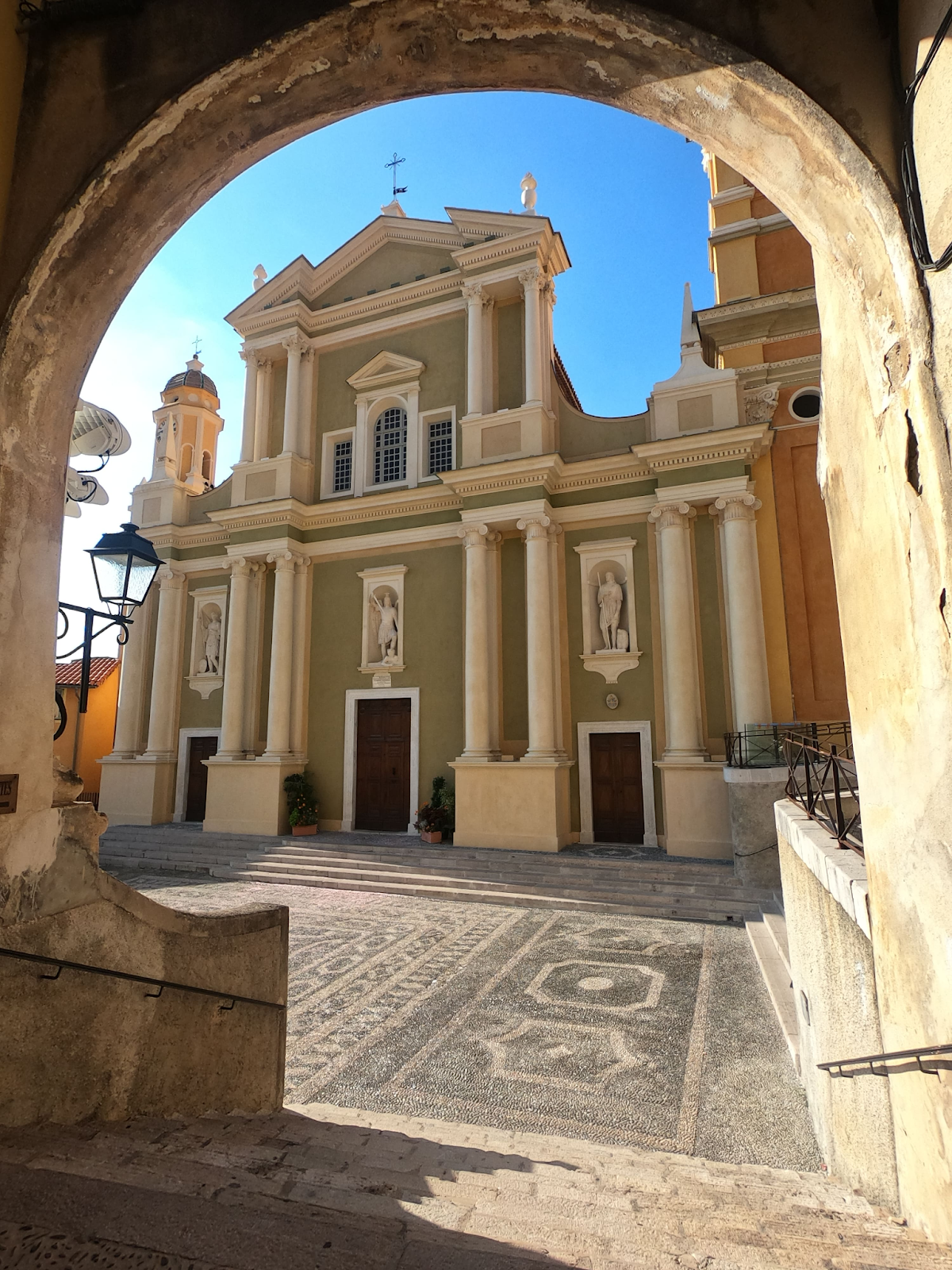 La basilique saint michel à Menton