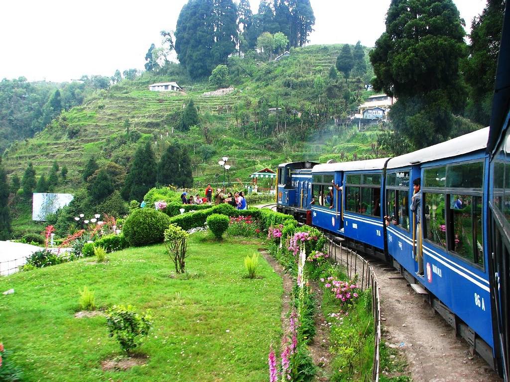 darjeeling tourist places - Himalayan Railway Station