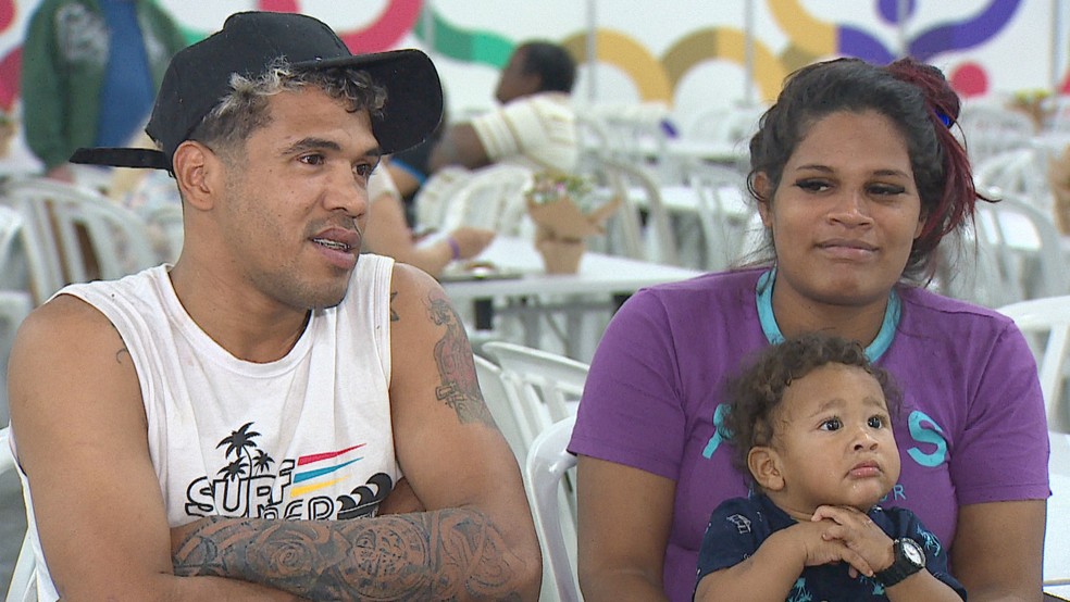 Famlia venezuelana foi atingida pela enchente e est em centro humanitrio  Foto: Reproduo/RBS TV