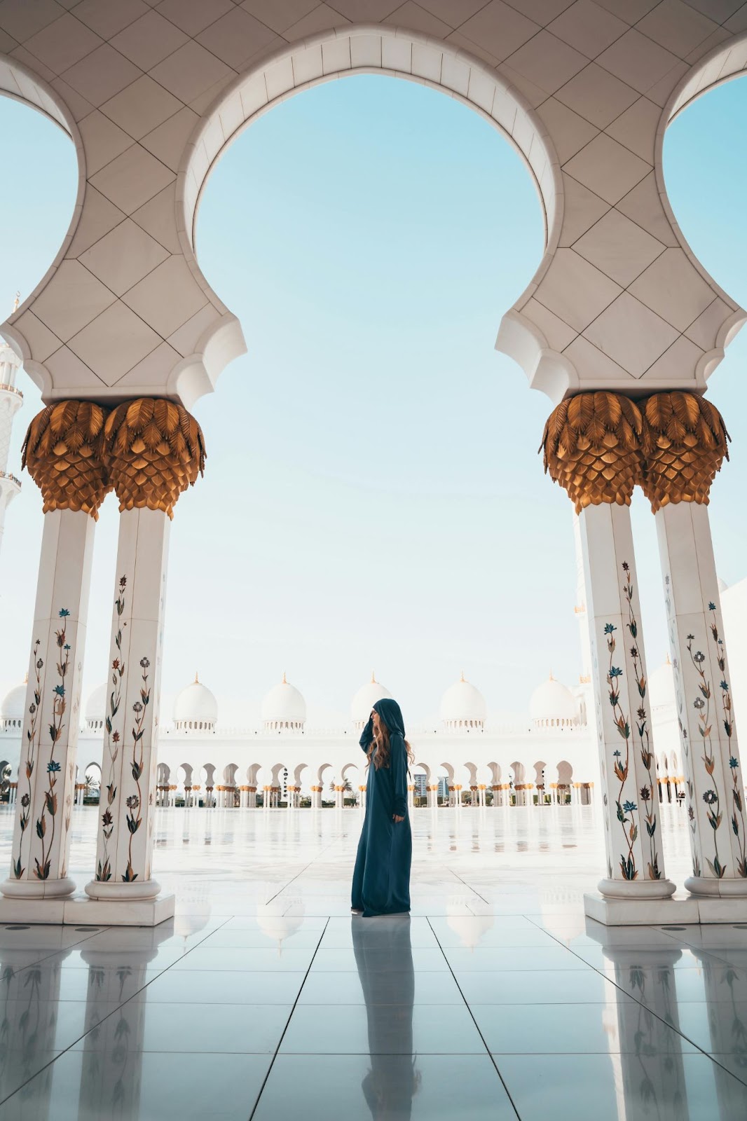 Profile Allah, Islamic DP of a girl in the grand Sheikh Zayed Mosque of Abu Dhabi
