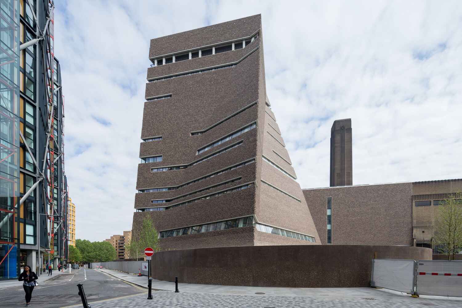 Tate Modern Switch House - Brick in modern architecture - image 1.jpg