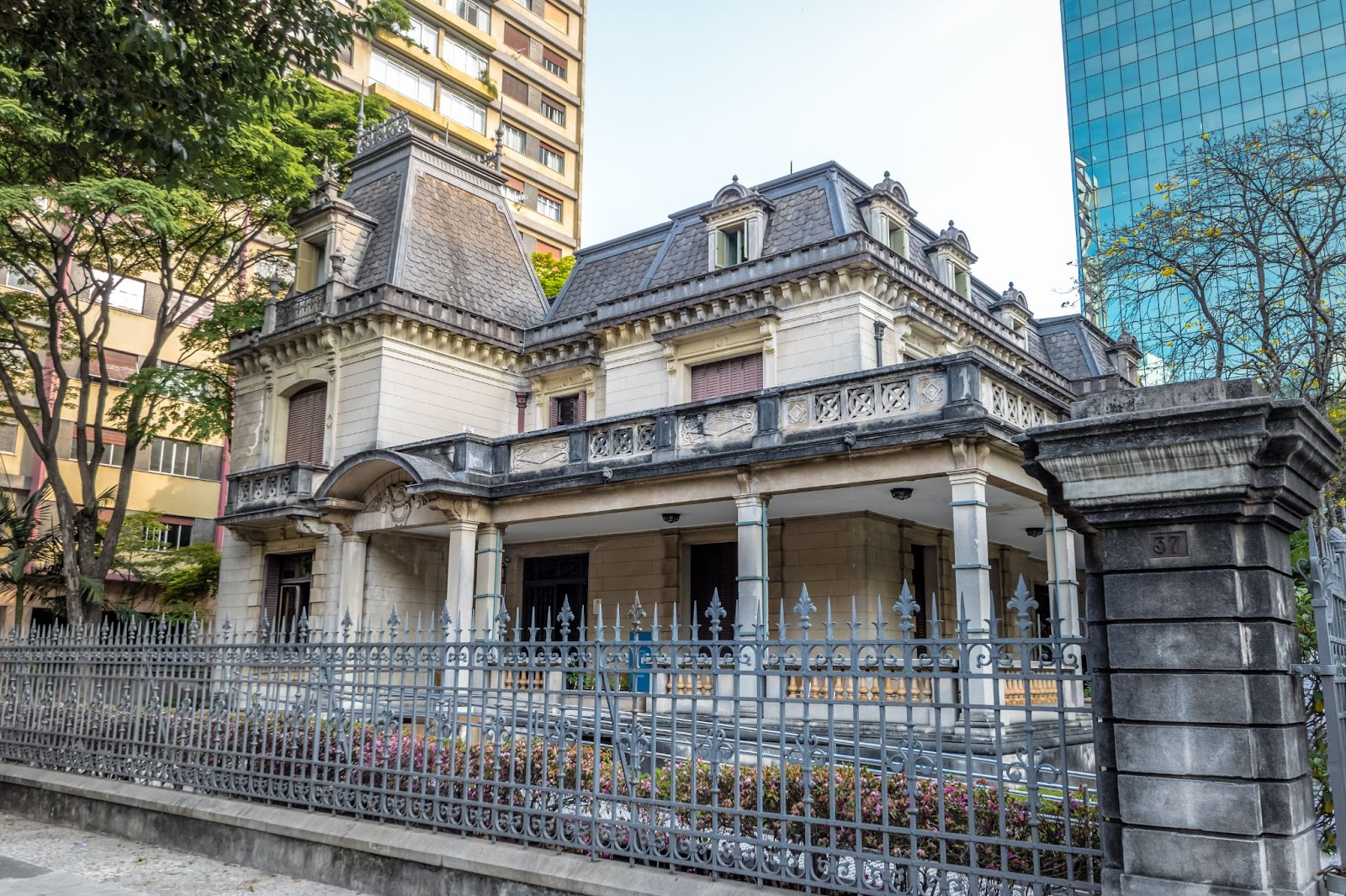 Fachada da Casa das Rosas, localizada na Avenida Paulista.