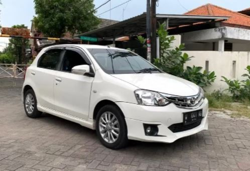 mobil hatchback toyota
