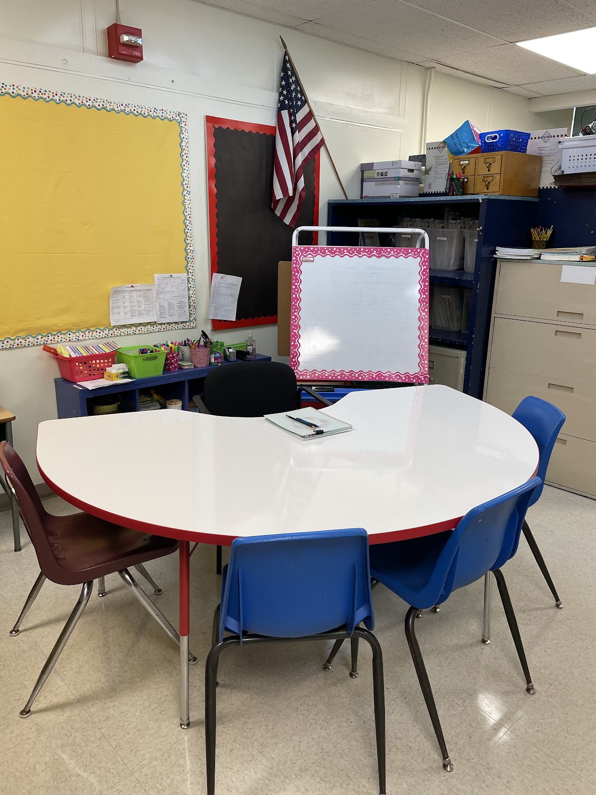 kidney shape table with easel