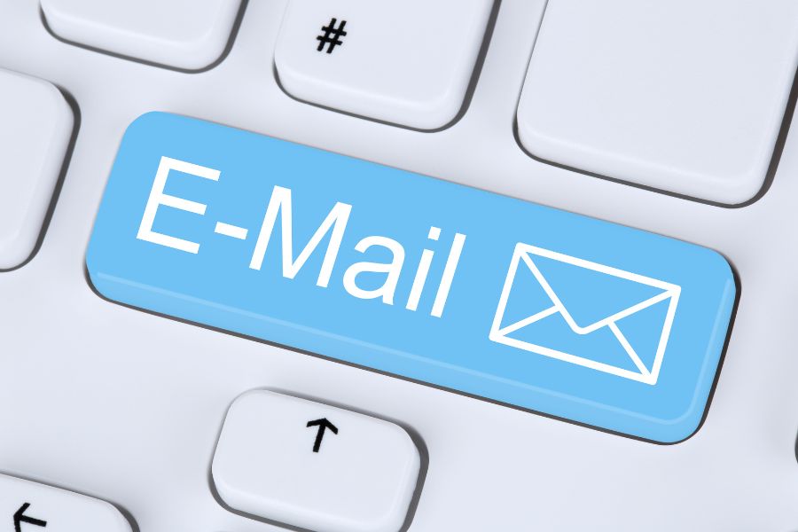 Blue keyboard button labeled "E-Mail" with an envelope icon.